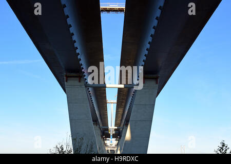 South Queensferry, Scotland, Regno Unito. 25 Novembre, 2016. La parte inferiore del Queensferry Crossing presso il suo approdo meridionale, Credito: Ken Jack / Alamy Live News Foto Stock