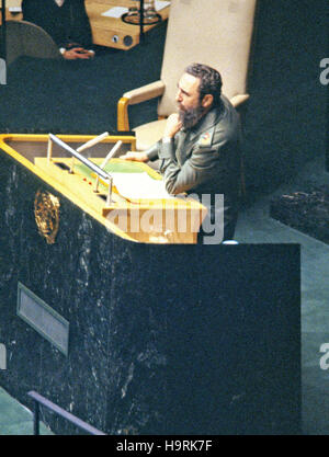 Il presidente Fidel Castro a Cuba si rivolge alla Assemblea Generale delle Nazioni Unite in New York New York il 15 ottobre 1979. Castro il discorso ha discusso la disparità tra il mondo ricco e il mondo è povero. Credito: Arnie Sachs / CNP /MediaPunch Foto Stock