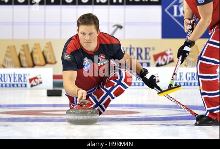 Glasgow, Scotland, Regno Unito. 26 Novembre, 2016. Christoffer Svae (Norvegia). Mens finale. Le Gruyère AOP Curling europeo Championships 2016. Intu Braehead Arena. Glasgow. Renfrewshire. La Scozia. Regno Unito. 26/11/2016. Credito: Sport In immagini/Alamy Live News Foto Stock