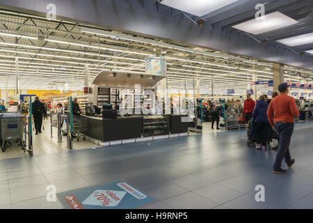 Vilnius, Lituania - 16 Ottobre 2016: Vilnius Akropolis schopping centro casa vista interna. Foto Stock