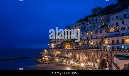 Atrani di notte Foto Stock