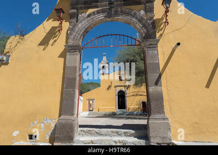 Il minuscolo Capilla de la Cieneguita o cappella vicino a San Miguel De Allende in Cieneguita, Messico. Foto Stock