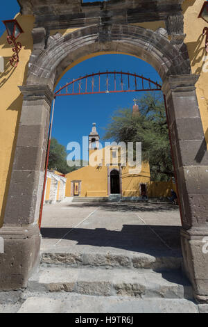 Il minuscolo Capilla de la Cieneguita o cappella vicino a San Miguel De Allende in Cieneguita, Messico. Foto Stock