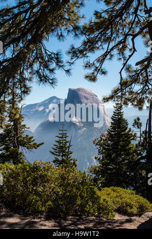 Vista di mezza cupola dal Parco Nazionale di Yosemite in California Foto Stock