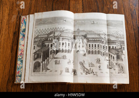 Libro in biblioteca del 2° Signore Berwick al Attingham Park, Shropshire. Foto Stock