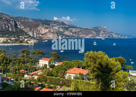 Saint Jean Cap Ferrat, Villa di lusso, yacht, Meditarrenean mare,sfondo Grecque Villa Kerylos, Beaulieu Sur Mer, Cote d Azur, in Francia, in Europa Foto Stock