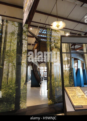 La mostra "Peopling of America" a Ellis Island mostra la storia dell'immigrazione e il diverso patrimonio culturale degli Stati Uniti. Foto Stock