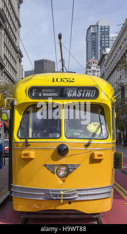SAn Francisco, CA, Stati Uniti d'America, 22 ottobre 2016; il tram in movimento in San Francisco Foto Stock
