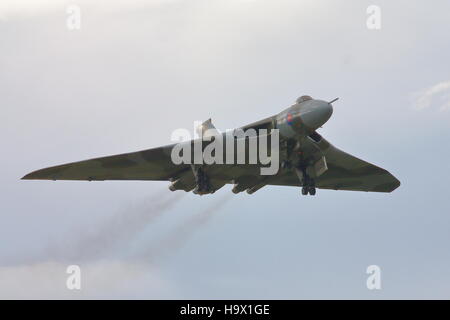 Una delle ultime apparizioni di Vulcan a Dunsfold le ali e le ruote Foto Stock