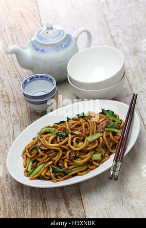 Shanghai spaghettini fritti, Shanghai Chow Mein, cibo cinese Foto Stock