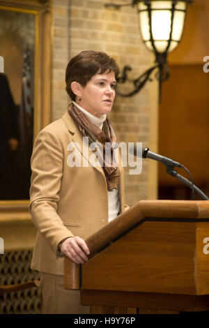 La cerimonia di chiusura delle famiglie dei mangimi del 2013 ha segnato il completamento di un'iniziativa nazionale guidata dall'USDA, che incoraggia i dipendenti federali a donare cibo per sostenere le banche alimentari locali e aiutare a combattere la fame. Foto Stock