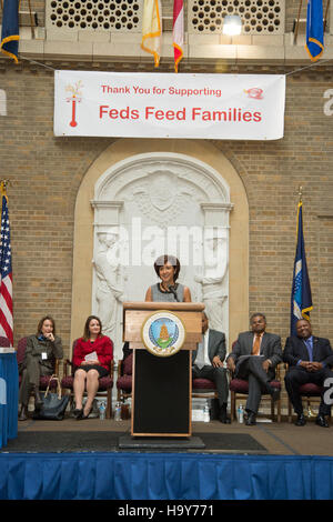 La cerimonia di chiusura delle famiglie dei mangimi del 2013 segna la conclusione positiva di un'iniziativa dell'USDA che ha coordinato le agenzie federali per raccogliere donazioni di cibo per le famiglie bisognose in tutto il paese. Foto Stock
