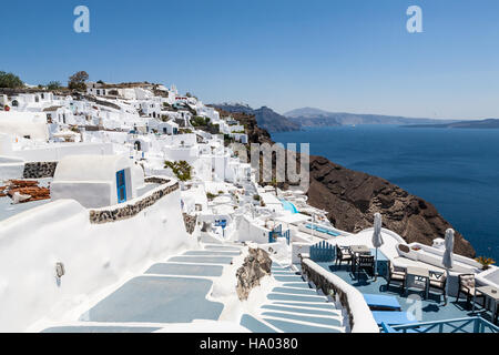 Spettacolare vista giù per le scale di Oia - Santorini, Grecia Foto Stock