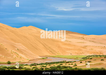 Mongolia, Zavkhan provincia, deserte paesaggio di dune di sabbia nella steppa Foto Stock