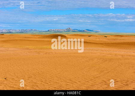 Mongolia, Zavkhan provincia, deserte paesaggio di dune di sabbia nella steppa Foto Stock