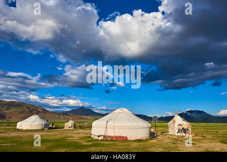 Mongolia, Bayan-Ulgii provincia, Mongolia occidentale, campo nomadi del popolo kazako nella steppa Foto Stock