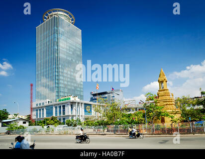 Canadia Bank tower architettura moderna costruzione grattacielo nel centro di phnom penh cambogia città Foto Stock