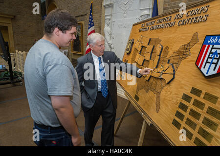 15338726566 usdagov Daniel Stevenson con Tom Tidwell Foto Stock