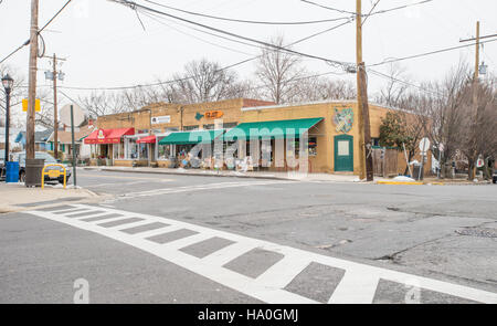 Questa immagine rappresenta il programma di sviluppo rurale dell'USDA, che mette in evidenza le iniziative di cooperazione volte a promuovere la crescita economica e migliorare i servizi comunitari nelle aree rurali, con particolare attenzione alla sostenibilità e alla conservazione. Foto Stock