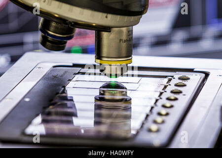 Una forza atomica microscopi nel Dipartimento di Scienza dei Materiali presso l'Istituto di Fisica Nucleare a Cracovia, Polonia Foto Stock