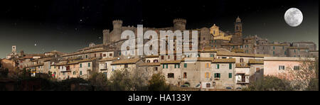 Vista notturna della cittadina di Bracciano Foto Stock