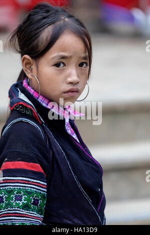 Nero Ragazza Hmong in Sapa, il Vietnam Asia Foto Stock