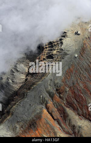 L'Aso san-mount più grande vulcano attivo in Giappone tra il mondo più grande. 25 kms.N-S e 18 km.E-W e 120 km.circonferenza caldera e 1592 ms.alta. Foto Stock