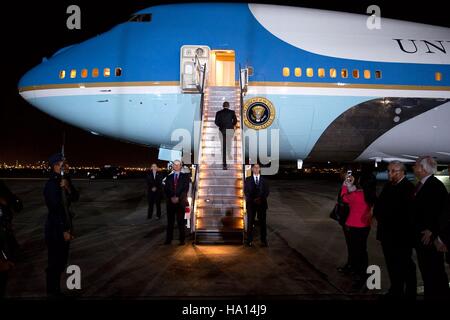 Il presidente Barack Obama commissioni Air Force One all'Aeroporto Internazionale di Jorge Chavez per la partenza da Lima, Perù. Foto Stock