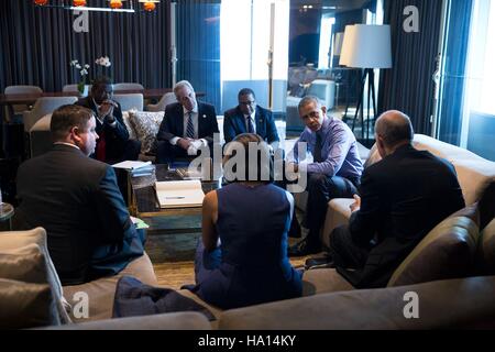 Stati Uniti Il presidente Barack Obama incontra con lo staff senior al JW Marriott Hotel Lima Novembre 19, 2016 a Lima in Perù. Foto Stock