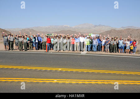 Katherine Landing Road, nell'area ricreativa nazionale del lago Mead, ha aperto ufficialmente come parte delle celebrazioni della NPS100. Questo segna un miglioramento significativo per i visitatori per esplorare la zona e godere delle sue viste panoramiche, come parte delle celebrazioni del centenario del National Park Service in Nevada. Foto Stock