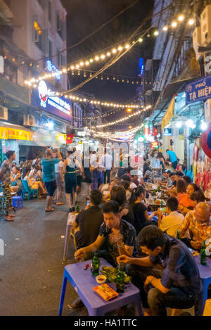 Tuyen Pho di Bo, Walking Street, Quartiere Vecchio, Hanoi, Vietnam Asia Foto Stock