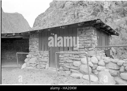 Una vista storica del Mule Corral del Parco Nazionale del Grand Canyon dal 1985, che mostra il ruolo dei muli nelle operazioni del parco e fornisce uno sguardo sulla ricca storia del parco e sui continui sforzi di conservazione. Foto Stock
