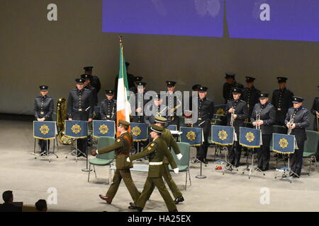 Dublino, Irlanda. 25 Nov, 2016. Più di duemila persone si sono radunate presso il Centro Congressi di Dublino per diventare lo stato più recente dei cittadini. Poiché la cittadinanza cerimonie ha iniziato cinque anni fa, 95.000 persone da 170 paesi hanno fatto il loro modo a costruire sulle banchine di prestare giuramento di fedeltà all'Irlanda. © Giovanni Rooney/Pacific Press/Alamy Live News Foto Stock