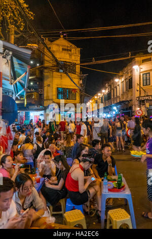 Tuyen Pho di Bo, Walking Street, Quartiere Vecchio, Hanoi, Vietnam Asia Foto Stock