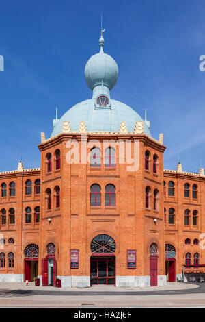 Campo Pequeno Arena Arena vista laterale. Il Portogallo più iconica arena. Xix secolo in stile moresco stile Revival. Ospita numerosi eventi. Foto Stock