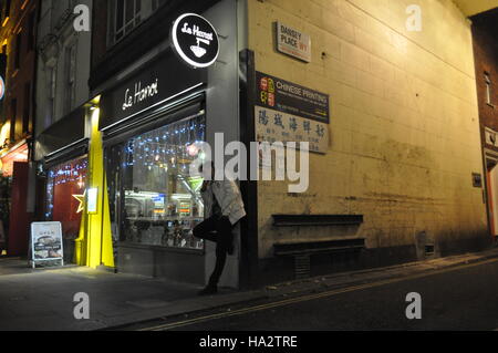 Una vasta selezione di deliziosi cibi Vietnamiti al nuovo ristorante Le Hanoi a Londra in China town district Foto Stock