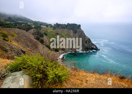 Costa del Pacifico lungo la penisola di Monterey, California, Stati Uniti Foto Stock