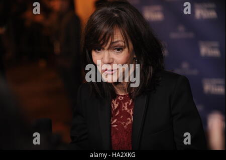 Sally campi arriva a Montecito Award presso il Teatro di Arlington durante il Santa Barbara International Film Festival il 26 gennaio 2013 a Santa Barbara, California. Foto Stock