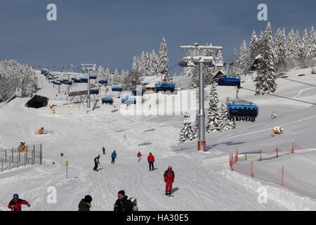 Feldberg, Germania - 18 Gennaio 2016: vista dal monte Feldberg, la montagna più alta nel Blackforest Foto Stock