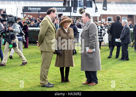 La duchessa di Cornovaglia assiste il sessantesimo in esecuzione di Hennessy Gold Cup a Newbury Racecourse in Newbury. Foto Stock