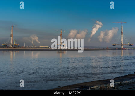 Nuovo ponte sul fiume Mersey tra di Runcorn e Widnes. Cheshire Nord Ovest Inghilterra progressi in apertura nell'autunno 2017 Foto Stock