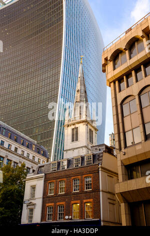 UK,l'Inghilterra,città di Londra,Eastcheap-The Torre di Santa Margherita Pattens Chiesa anglicana circondato da edifici per uffici Foto Stock