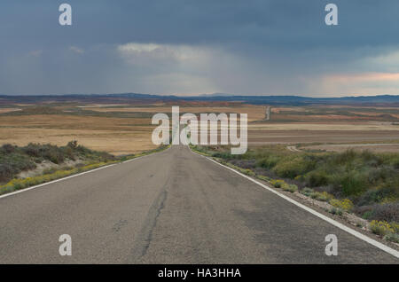 Aperta la strada, provincia di Zaragoza, Spagna Foto Stock
