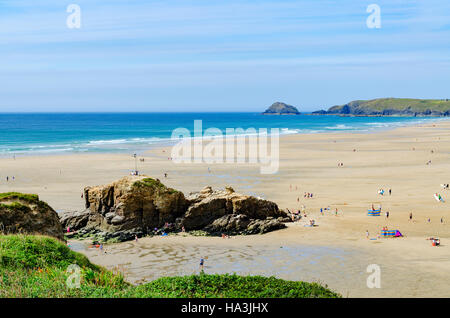 La grande spiaggia sabbiosa a Perranporth in Cornovaglia, England, Regno Unito Foto Stock