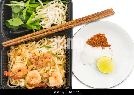 Stile Thailandese mescolare noodles fritti o Pad Thai con gamberi Foto Stock