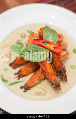 Curry verde con gamberi Foto Stock