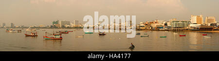 Panorama della spiaggia di Pattaya in Thailandia Foto Stock