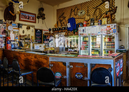 La barra anteriore del telecomando Marree Hotel in outback Australia del Sud Foto Stock