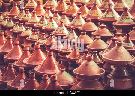 Marocchino tradizionale tajine pentole usate per la preparazione di cibi marocchini Foto Stock