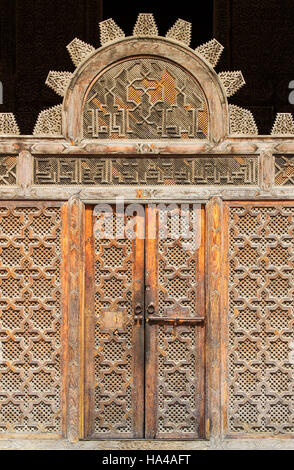 Belle opere d'arte all'interno della scuola coranica in Fes, Marocco Foto Stock